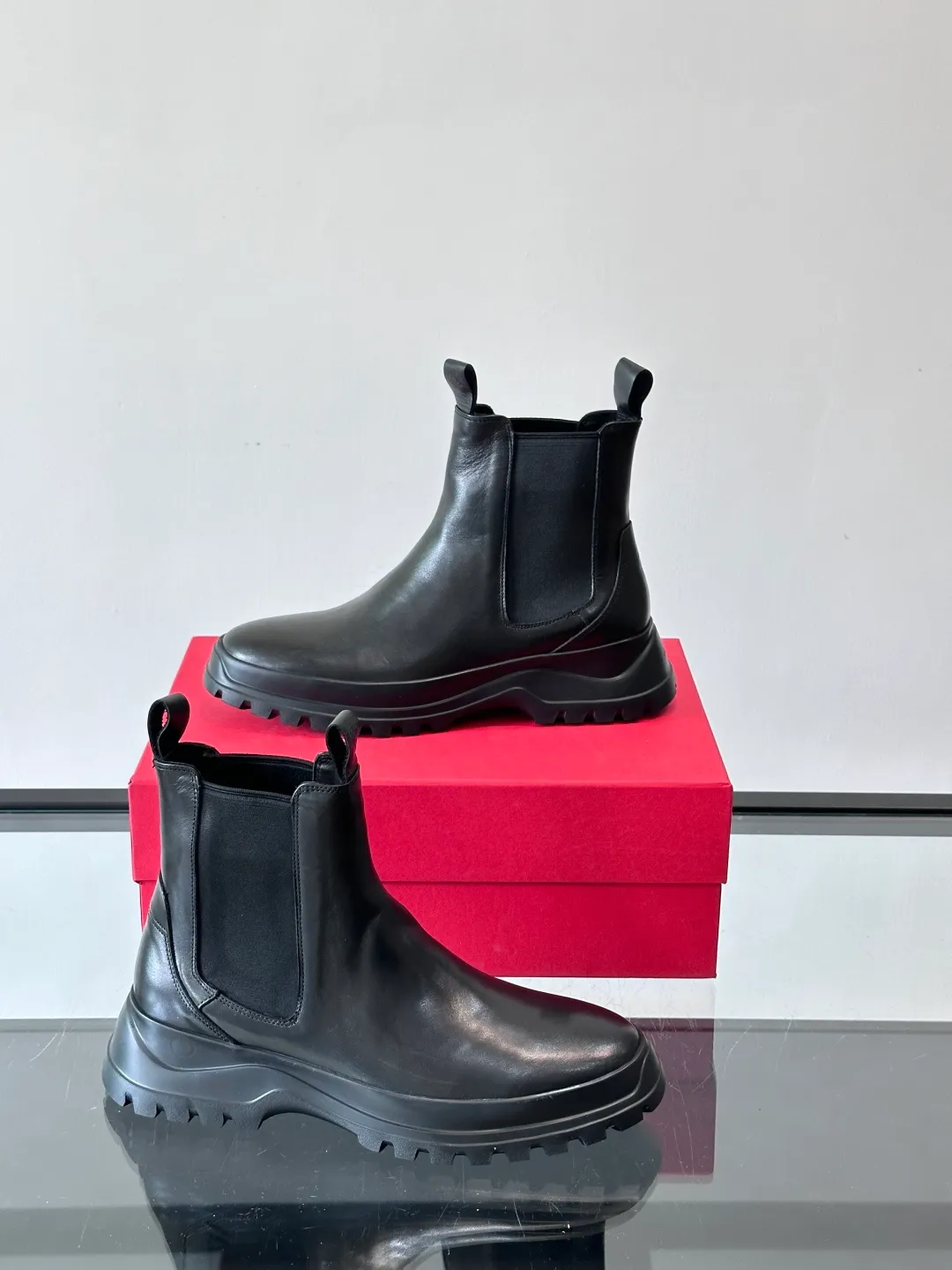 Men's men's shoes 💰960 FERRAGAMO Chelsea boots, super A Chelsea shoes equipped with thick outsole, minimalist design exudes modern charm. Imported leather surface, good texture, leather lining, easy to wear!  size: 39-44 (38.45.46 customized)